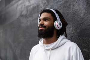 A Bíblia em áudio: Melhores aplicativos para ouvir a palavra