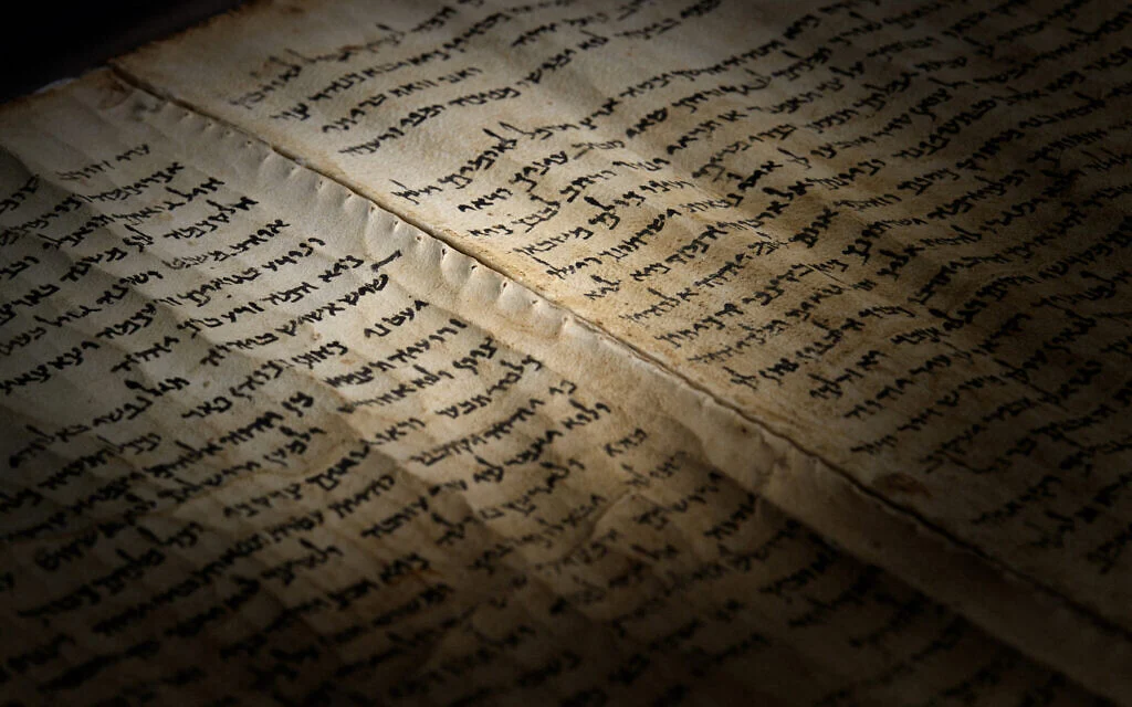 O Grande Rolo de Isaías, o livro mais antigo quase completo da Bíblia Hebraica