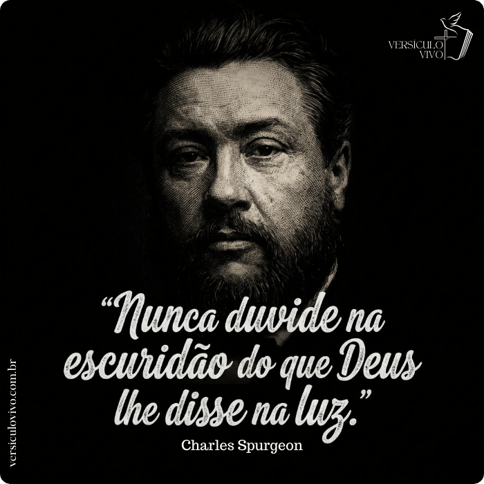 Frases de Charles Spurgeon sobre oração Nunca duvide na escuridão do que Deus lhe disse na luz.